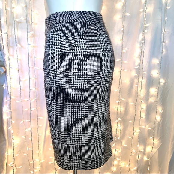 LANE BRYANT ⭐️ B&W Houndstooth Plaid Pencil Skirt - Picture 3 of 9